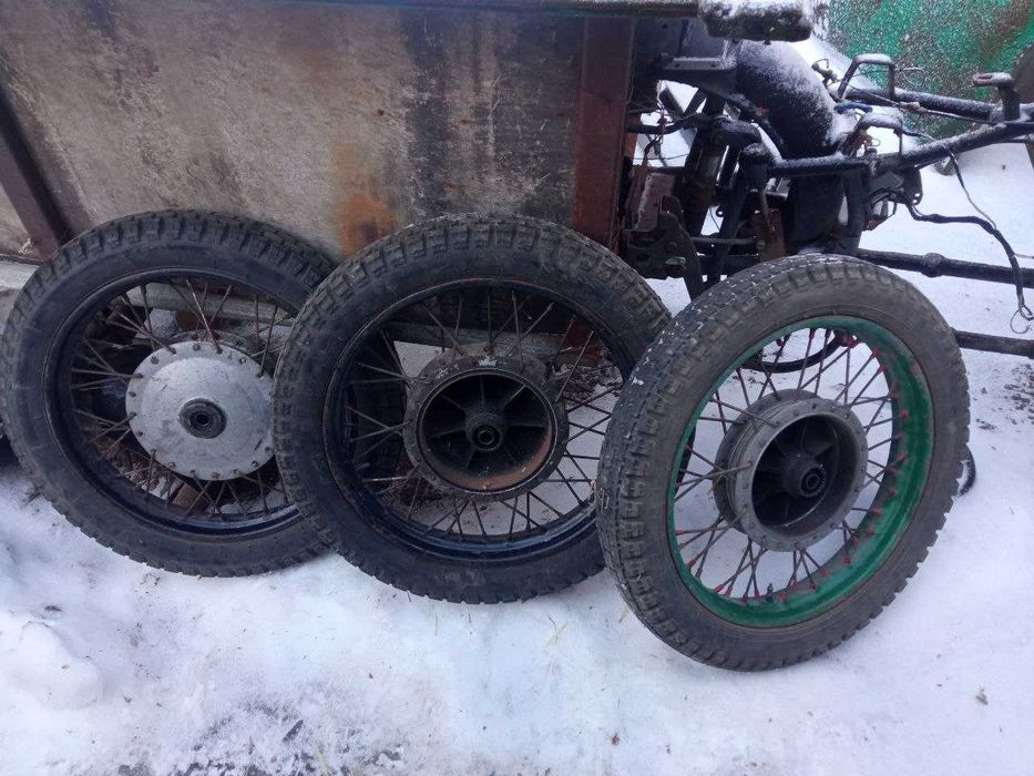 Мотошина і колеса