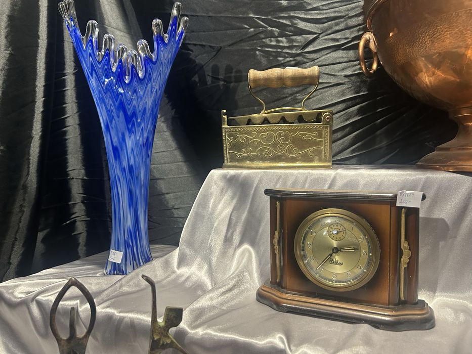 szkło artystyczne, miedź, mosiądz, ceramika i drewno