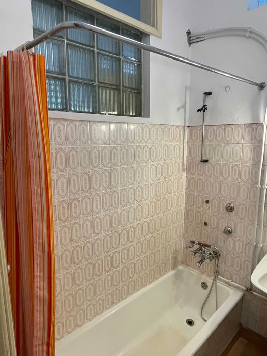 Quartos mobilados em moradia T4 na Alta de Coimbra para Estudantes