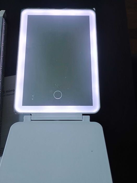 Lusterko z oświetleniem LED