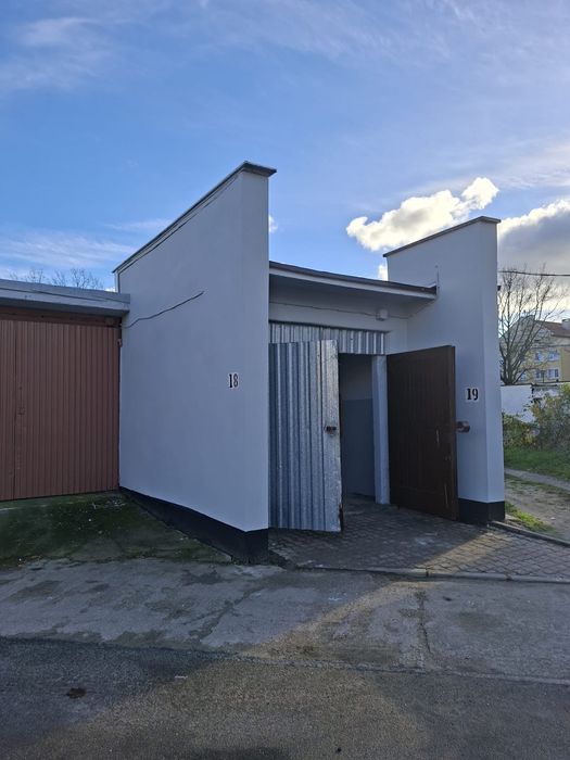 ### Odnowiony Garaż z Kanałem na Sprzedaż ###