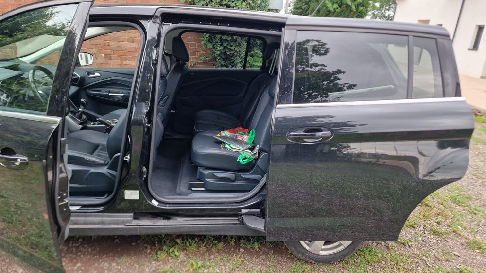 Ford GRAND C-MAX  w dobrym stanie.
