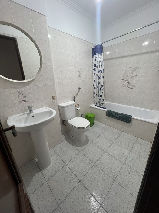 Alugo quarto suite Individual/Casal