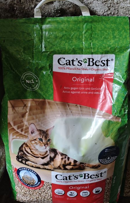 Dwa różne roślinne żwiry Cats Best - uszkodzone opakowanie