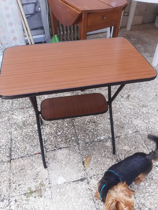 Mesa de apoio semi-nova