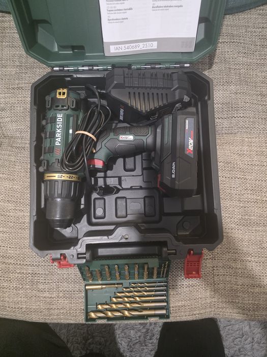 Parafusadeira Parkside 20V + 25 Bits/Brocas + Maleta - NOVO