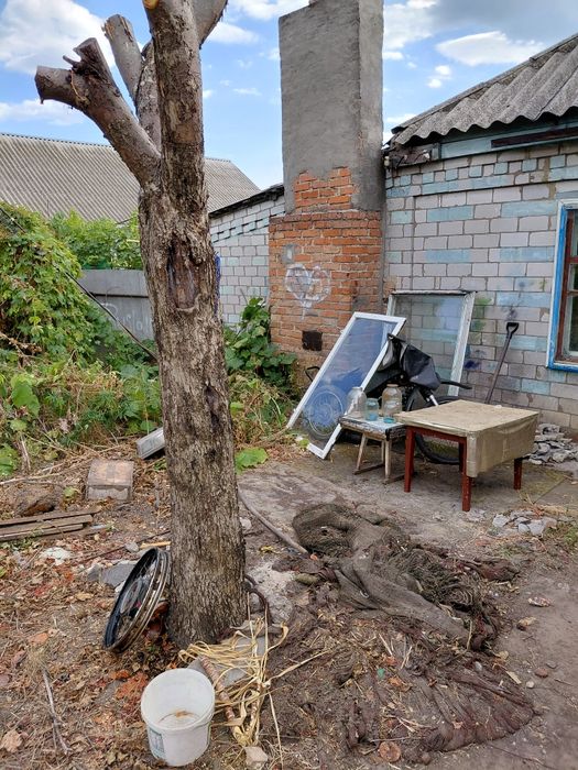 Продам пол дома с участком.
