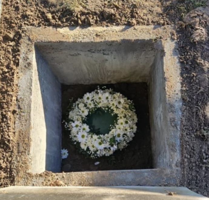Grobowiec- pod trumne lub urne. Naprawa- nagrobki, zapadnięty grób