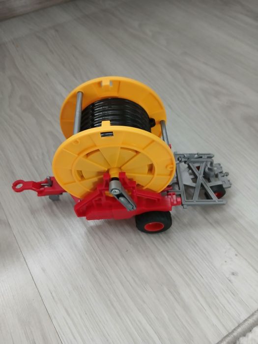 Zabawkowa przyczepa do traktorka