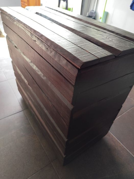 Arca para arrumação em madeira