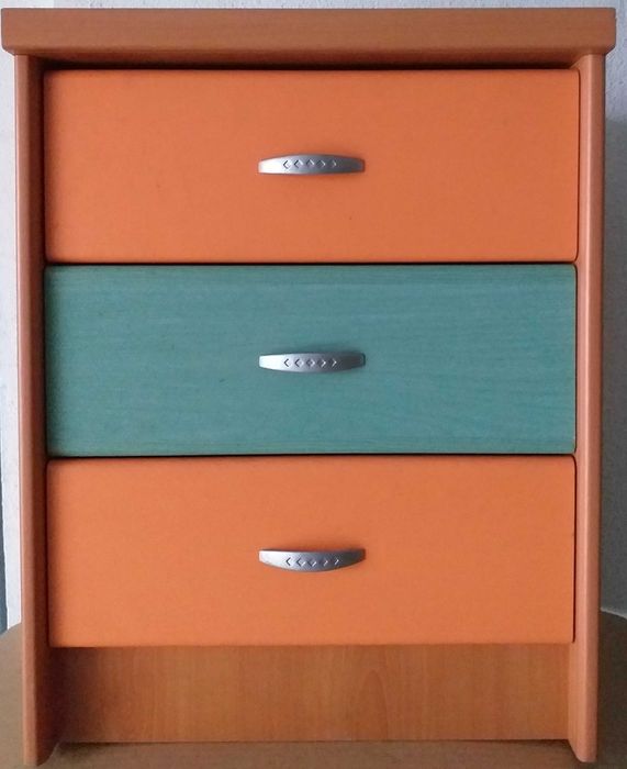 mesa de cabeceira 3 gavetas