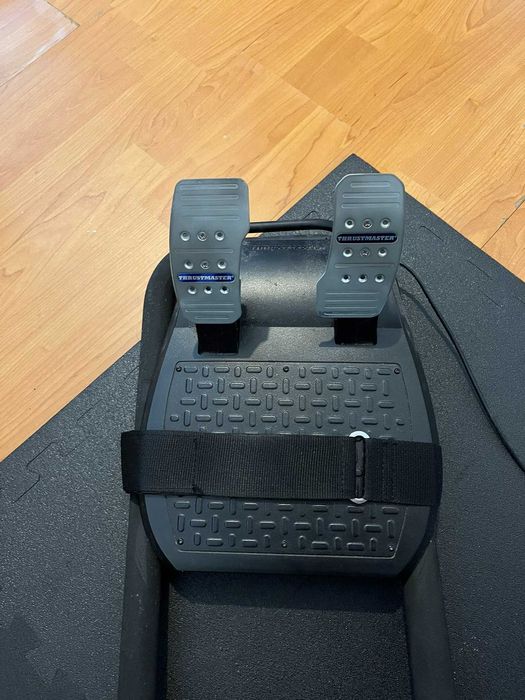 Thrustmaster T300 + Volante F1 + Playseat Challenge