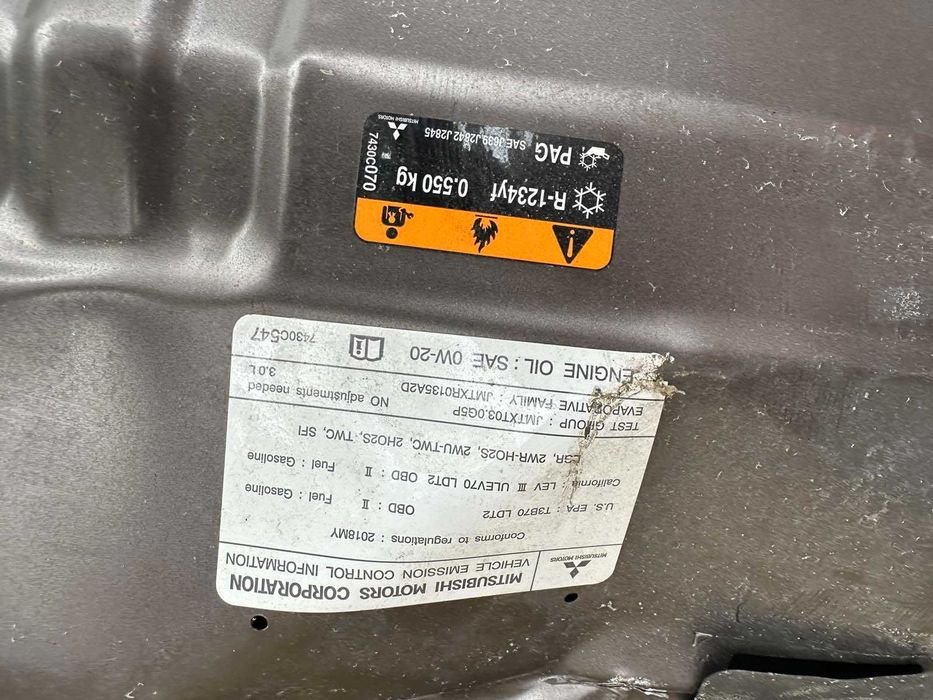 Капот битий Mitsubishi Outlander Міцубіші аутлендер Америка