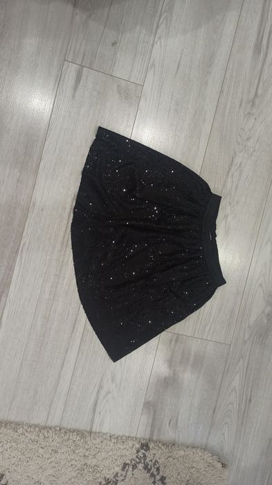 Czarna spódniczka r. 134