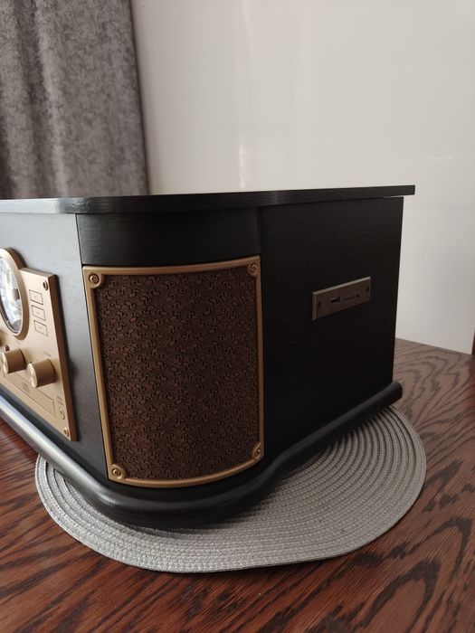 Gramofon z głośnikami i Bluetooth