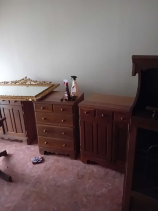 Vendo móvel louceiro cor de mel em madeira maciça e em módulos