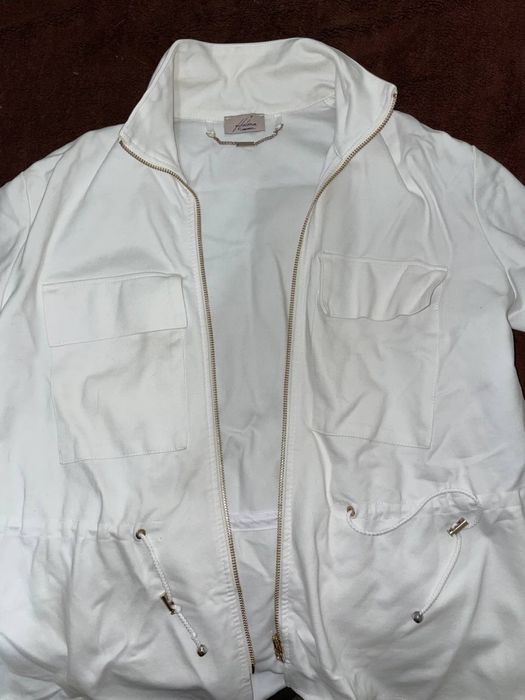 Приємна біла куртка від українського бренду Helena Mikhnich