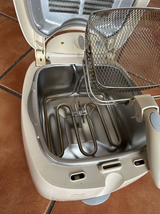 Fritadeira a oleo pouco usada