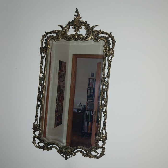 Espelho com moldura em cromado