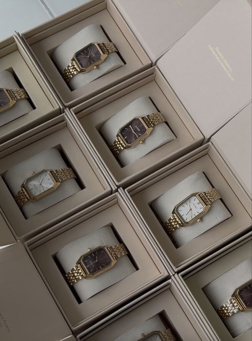 В наявності годинник BURKER