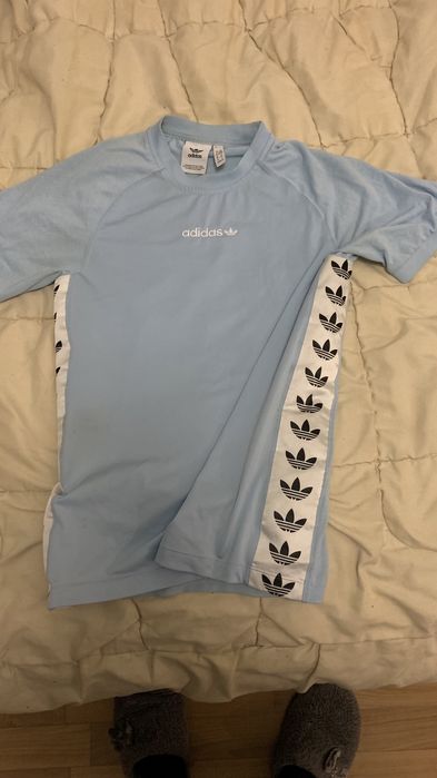 Футболка Adidas.