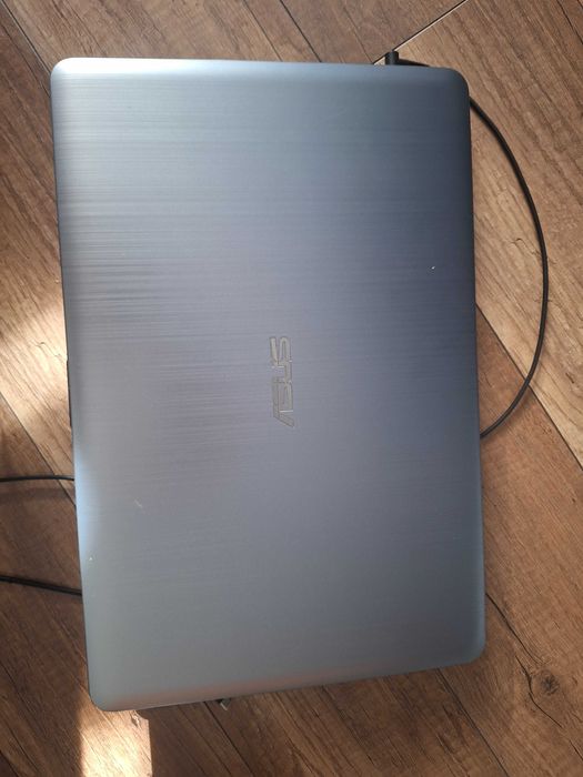 Asus stan bdb malo używany