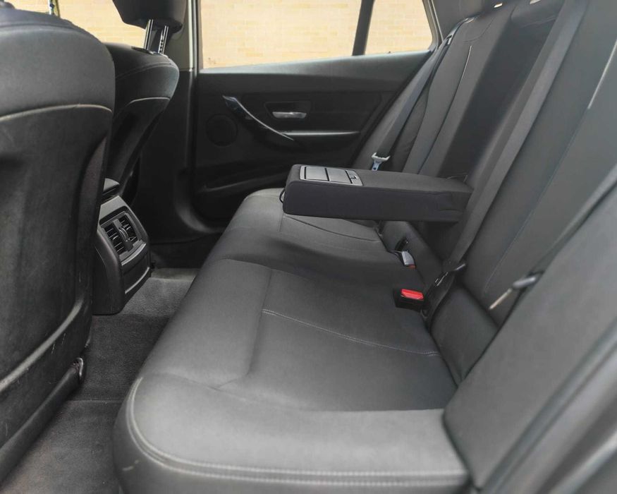 BMW 318d Touring Sport Line — Nacional | Bi-Xénon | Sensores Est. | Barras Tejadilho