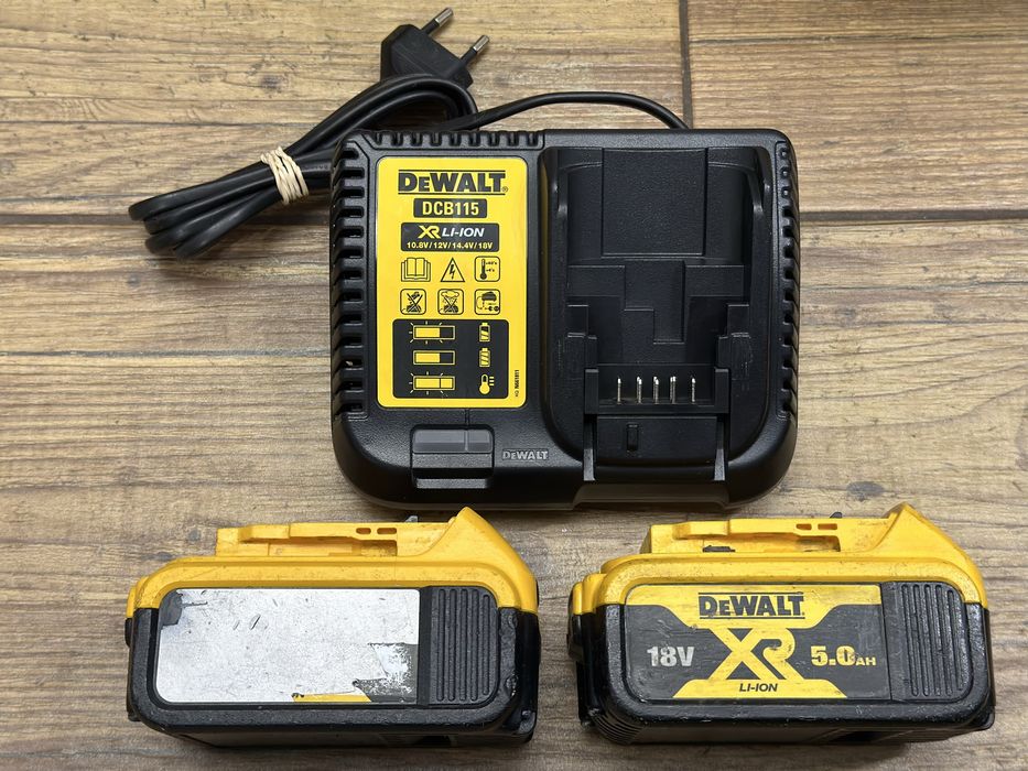Zestaw | akumulatory 18V 2x 5AH z 2021r. / ładowarka DCB115 DeWalt