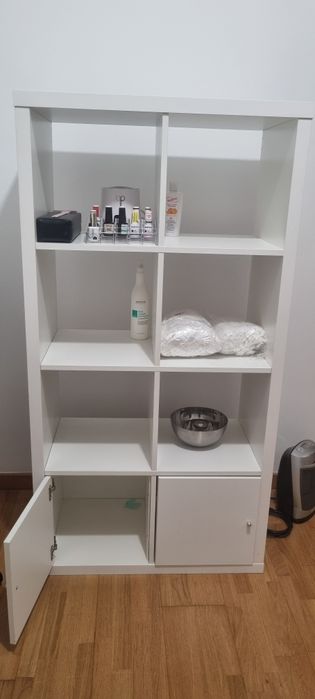Estante Ikea com 8 cubos