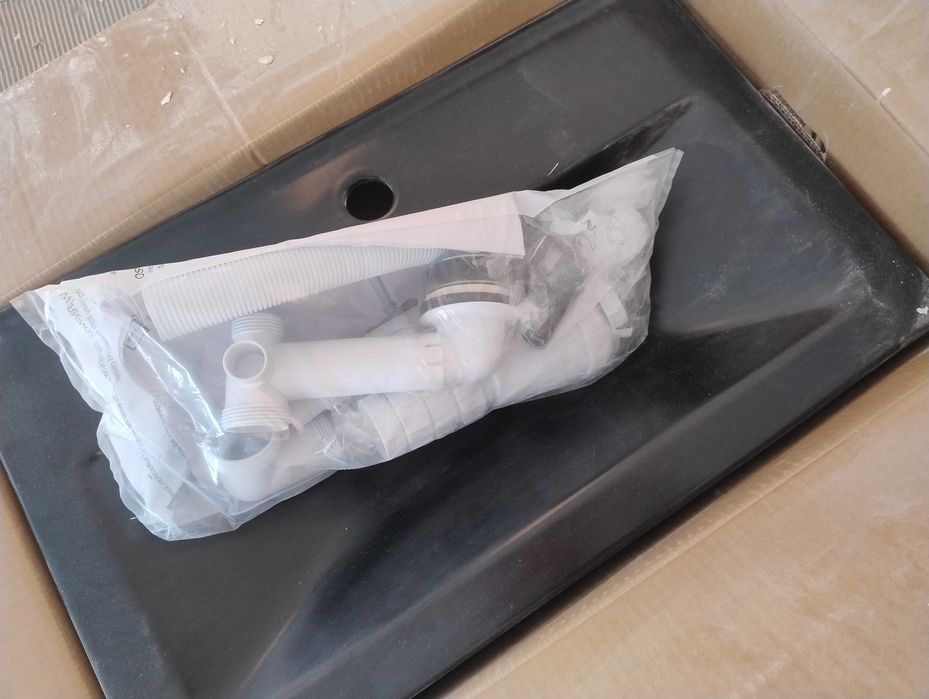 Umywalka ceramiczna czarna