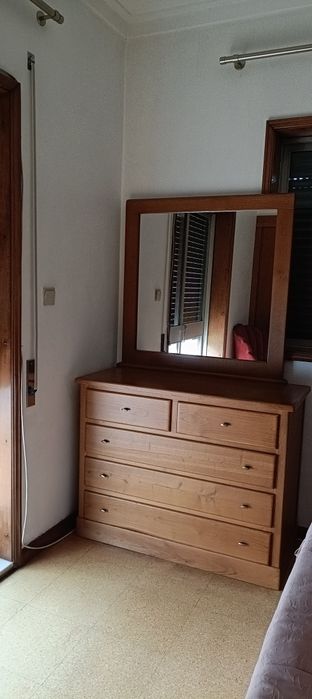Quarto completo casal em pinho maciço – excelente estado