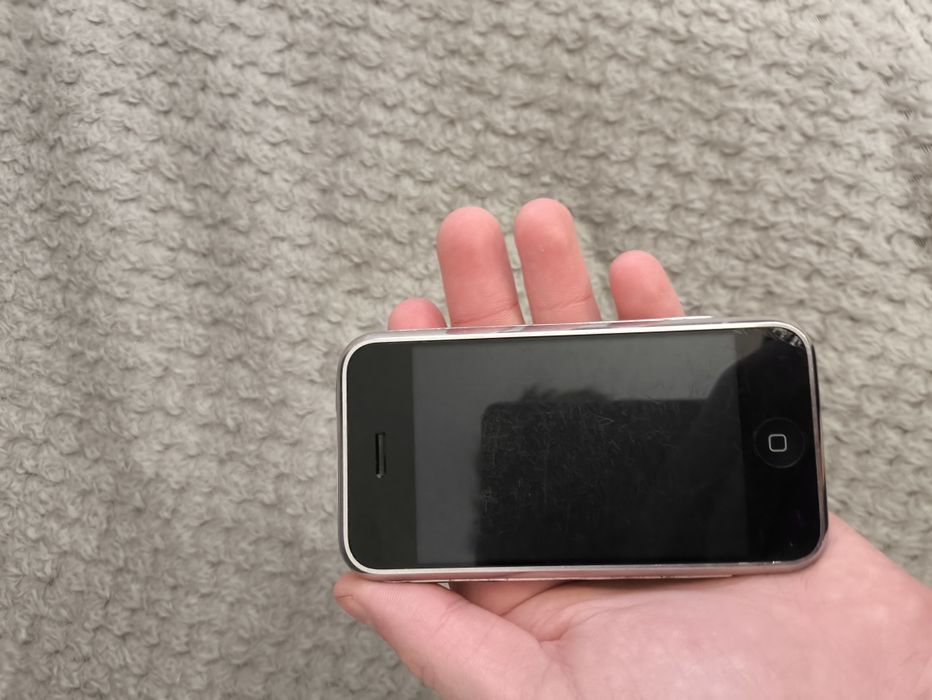 Айфон 2g  под востановление или запчасти