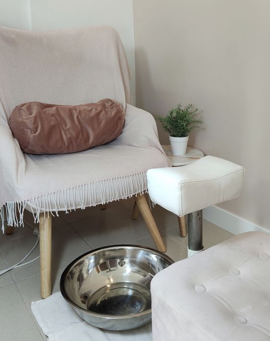Mesa de manicure e pedicure para alugar em Sacavém