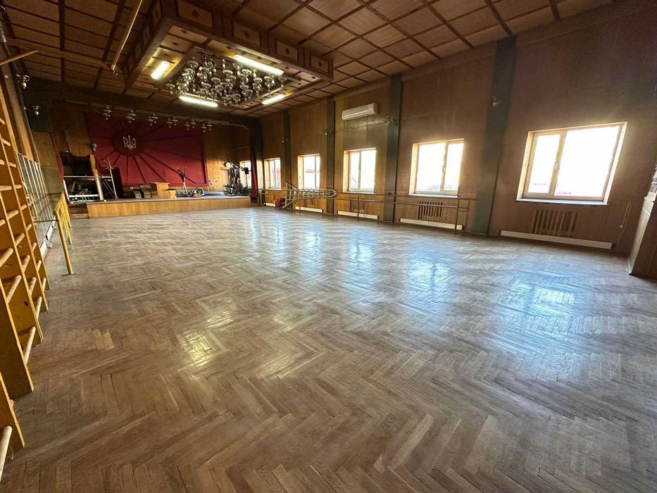 Продається нежитлове приміщення по вул.Дрогобицькій  2 пов.3-пов.буд.