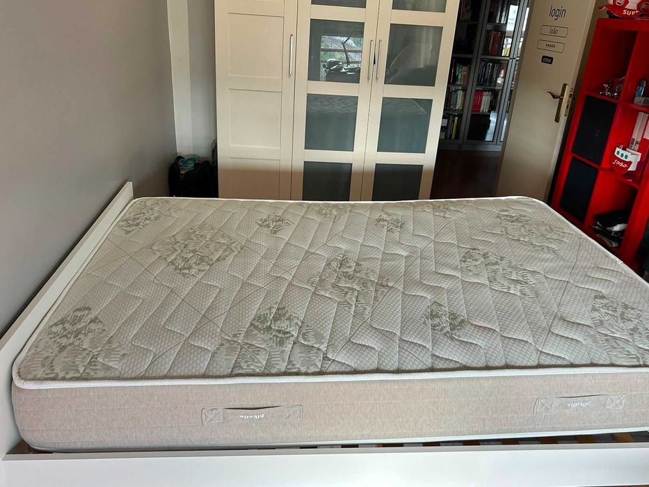 Colchão — 140x200 cm | Como novo, em excelente estado.