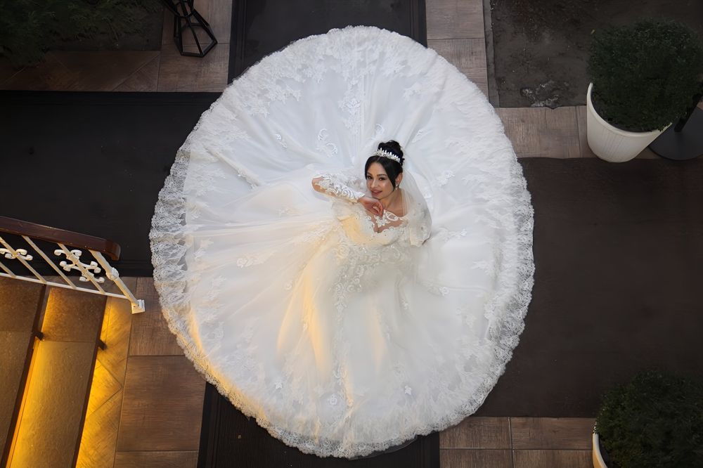 Продам шикарну весільну сукню