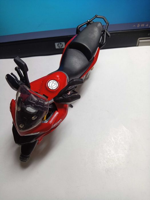 Moto Ducati Multistrada 1200 S Maisto Escala 1:12
