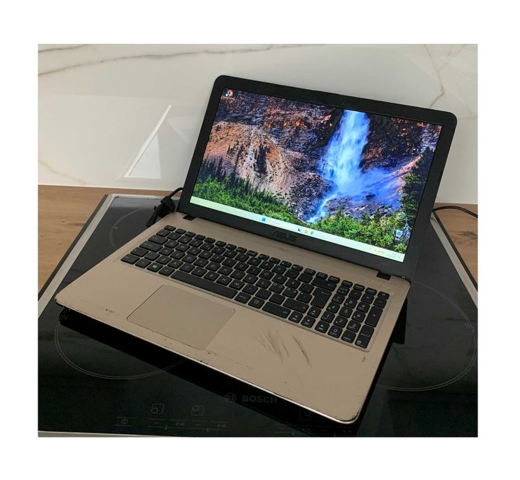 ASUS F540L 15' i3-5th 8GB RAM SSD 256GB WIN11 ( zasilacz, mysz)