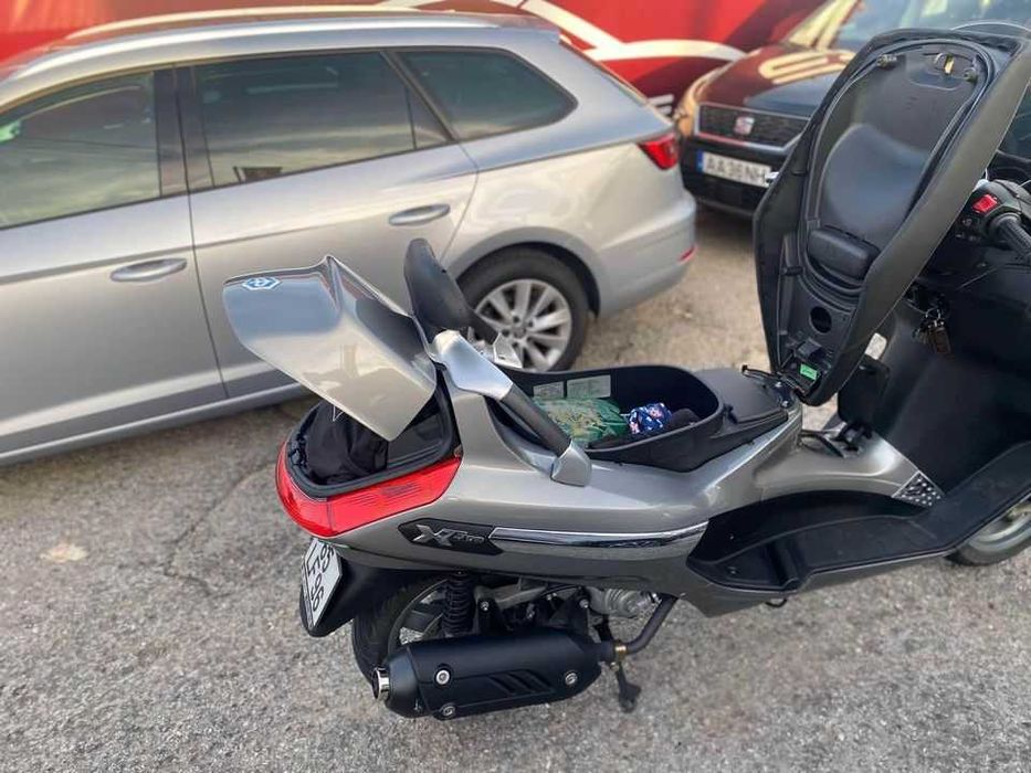 Scooter Piaggio XEVO 125 - Occasion - Bon état Général