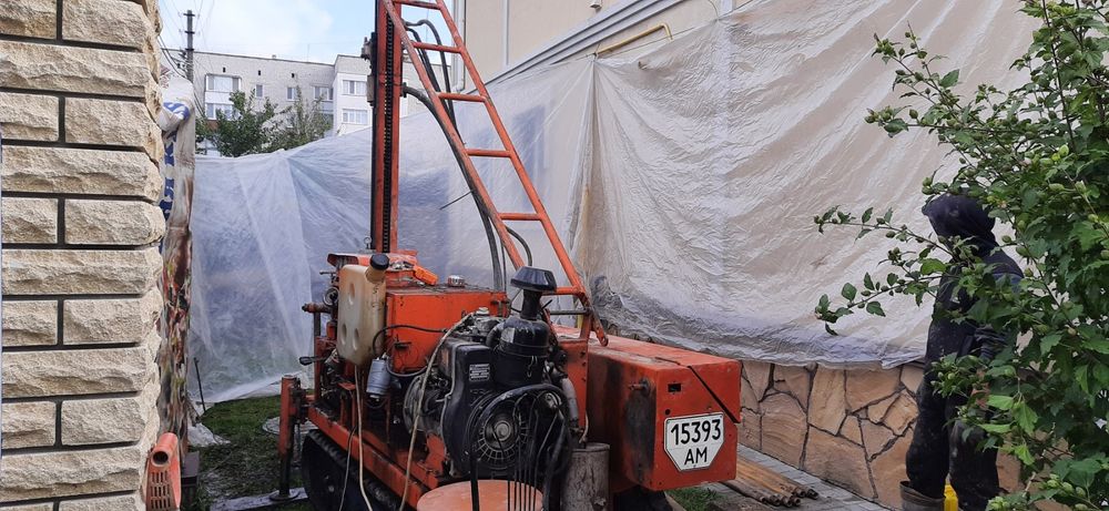 Буріння свердловин на воду камені граніті малогабаритн бурение скважин