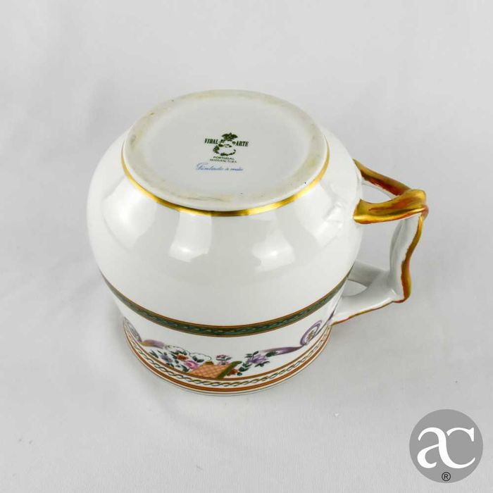 Cremeira grande com tampa em Porcelana Vidal Arte, pintada à mão