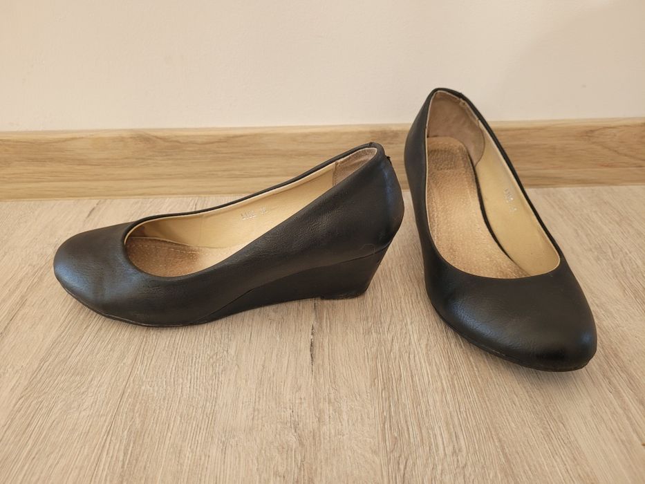 czarne buty na koturnie rozm 36