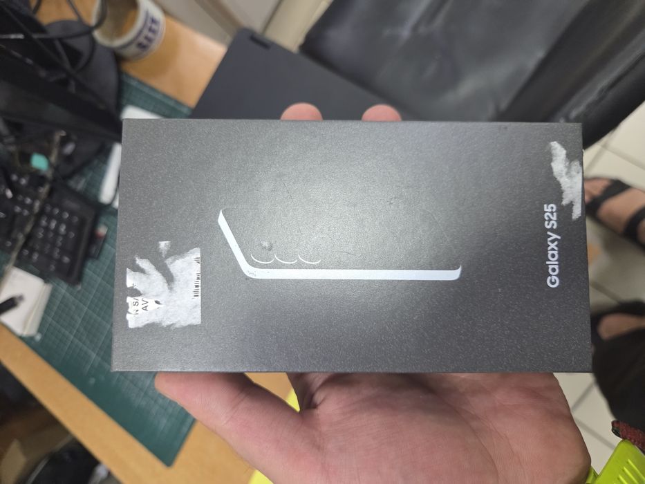 мобильный телефон Samsung s25 12/256