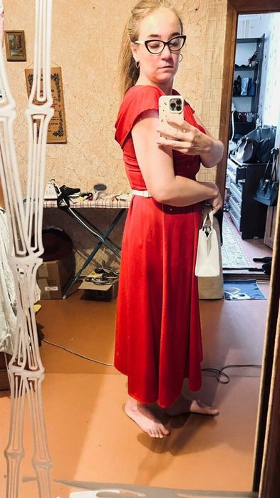 вишукана червона сукня