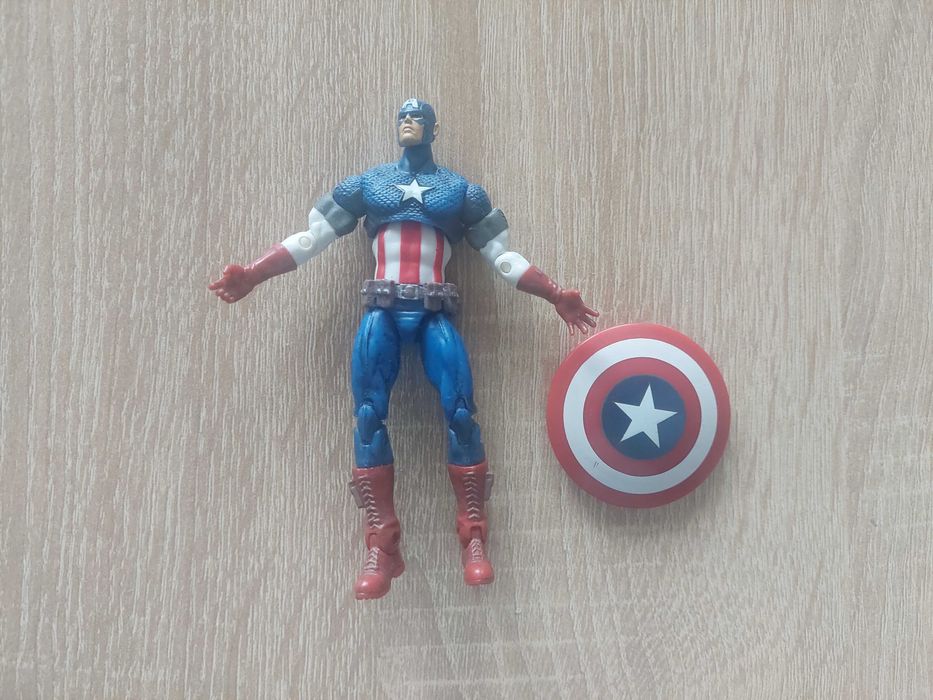Figurka Kapitan Ameryka z serii Marvel Universe 3.75" 10 cm