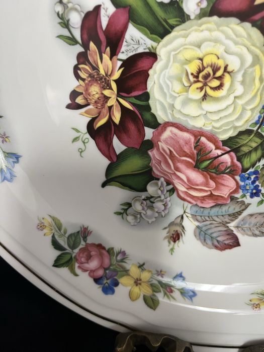 Prato de bolis em porcelana