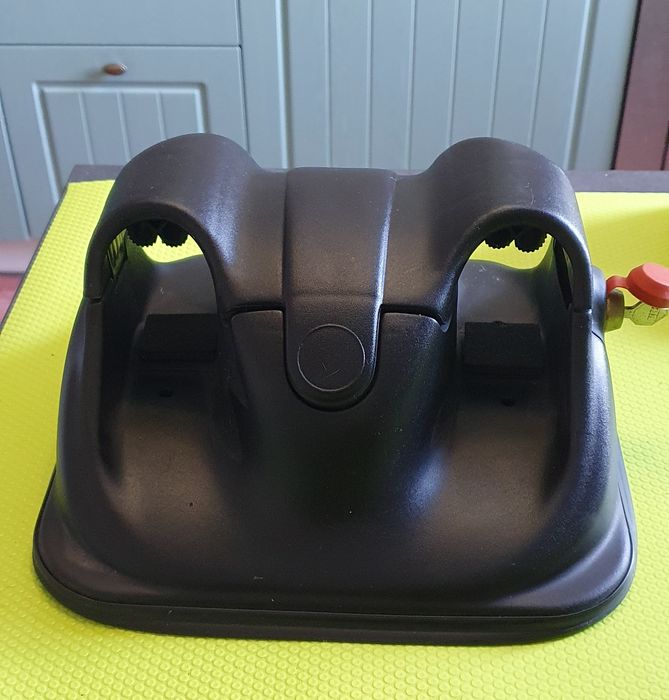 Автомобильное магнитное крепление для лыж.