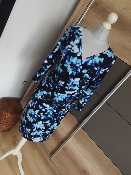 Niebiesko czarna sukienka w kwiaty r.40