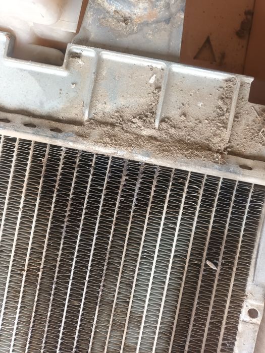 Chlodnica John Deree 6920 uszkodzona AL171543