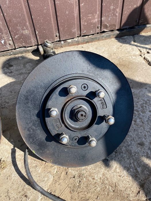 Продам цапфу до кіа карнівал в зборі тормозний діск 2 права і ліва